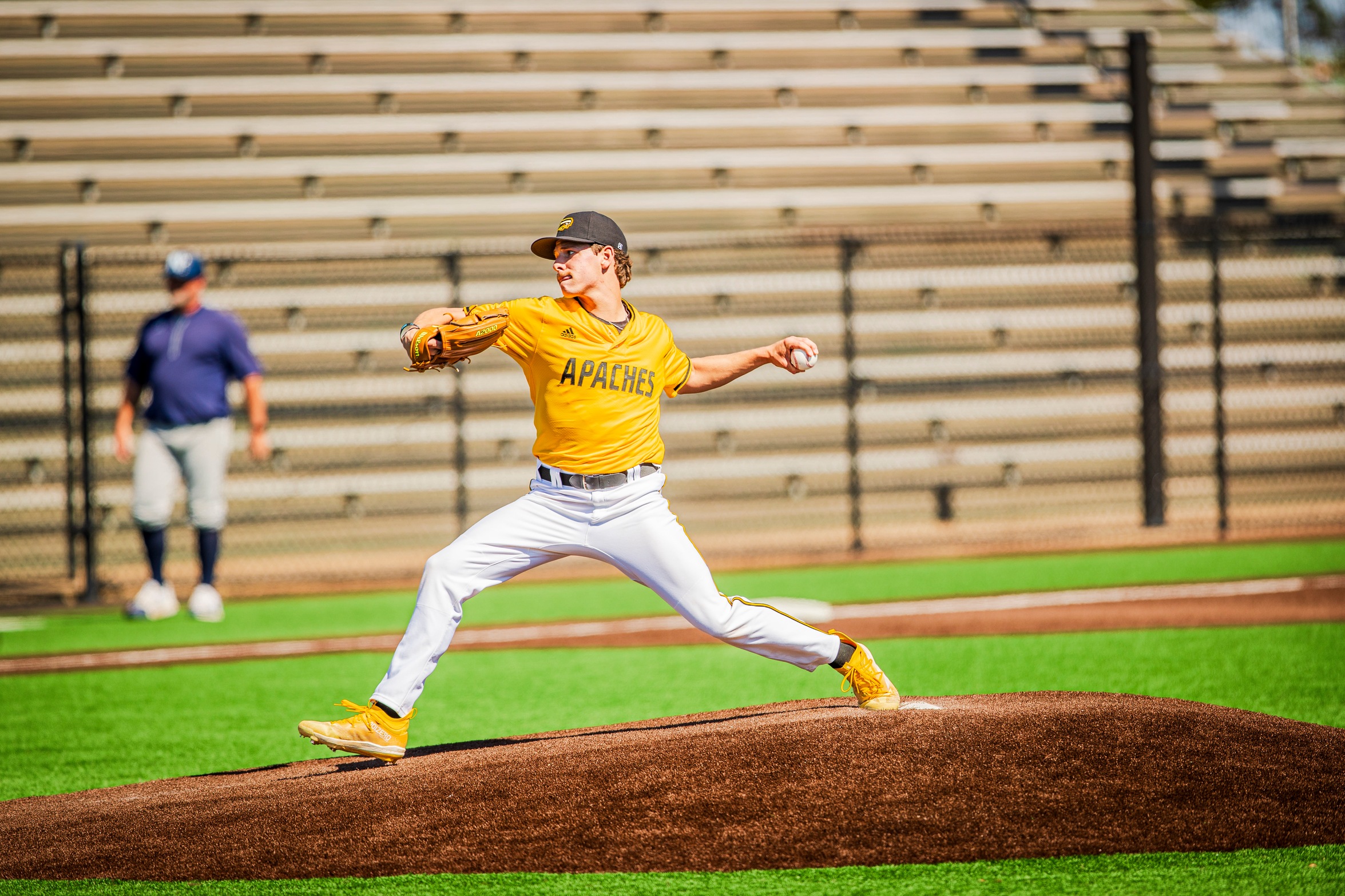 Apaches Split Series in Hard-Fought Battle Against the Roadrunners