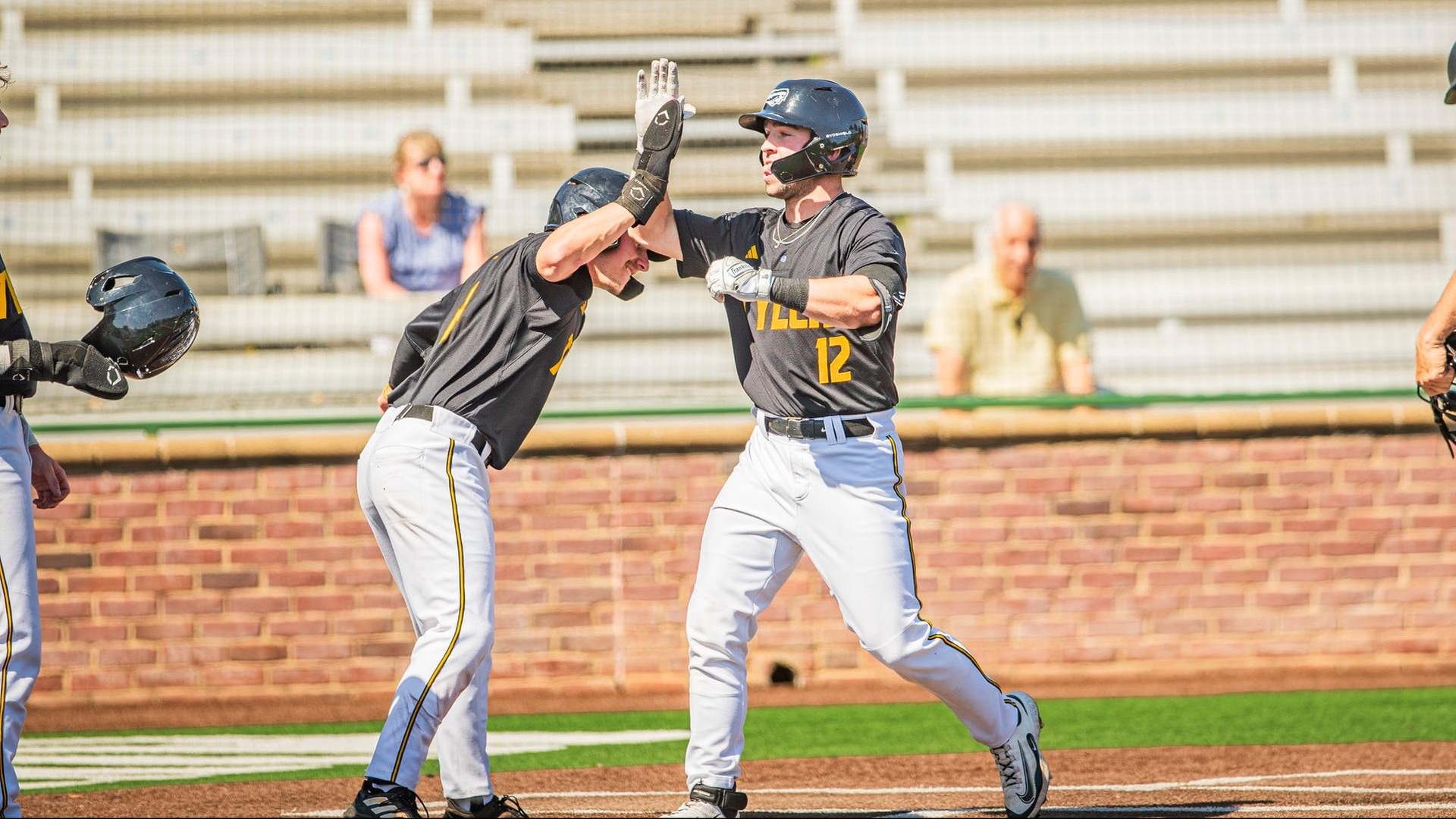 Apaches Hunt Down #3 Coyotes 9&ndash;5 Behind Ruedas&rsquo; Blast and Bullpen Brilliance