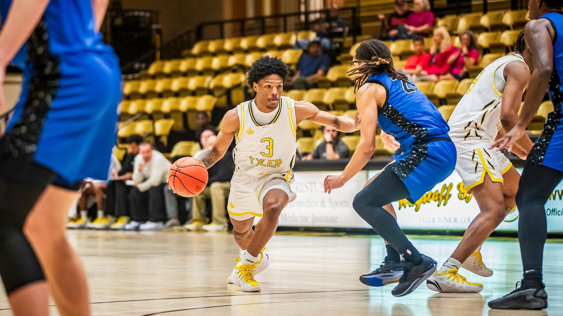 Apaches Shine in 85-72 Victory Over Blinn