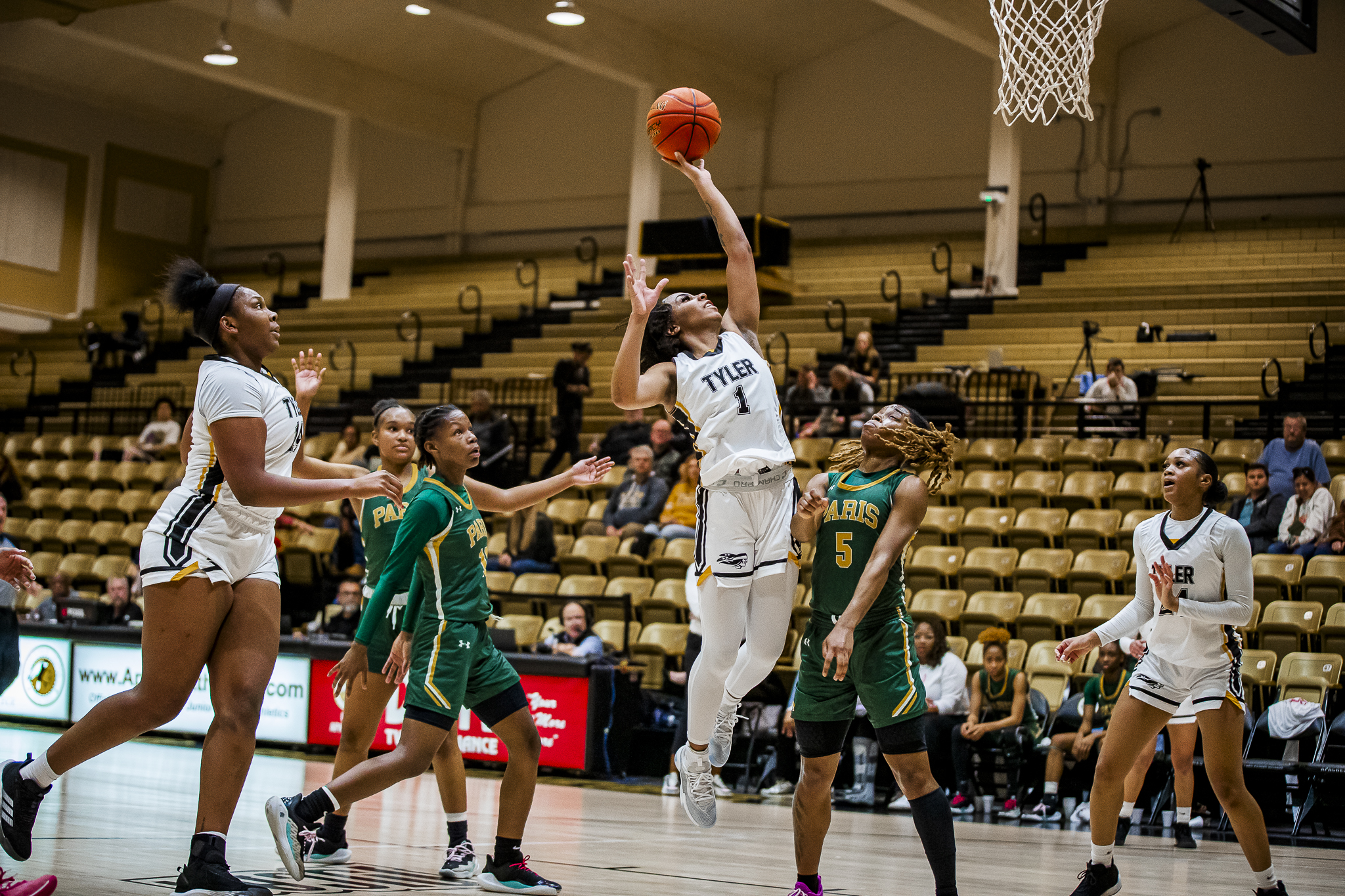 Apaches Hold Strong to Defeat Paris Dragons 66-53