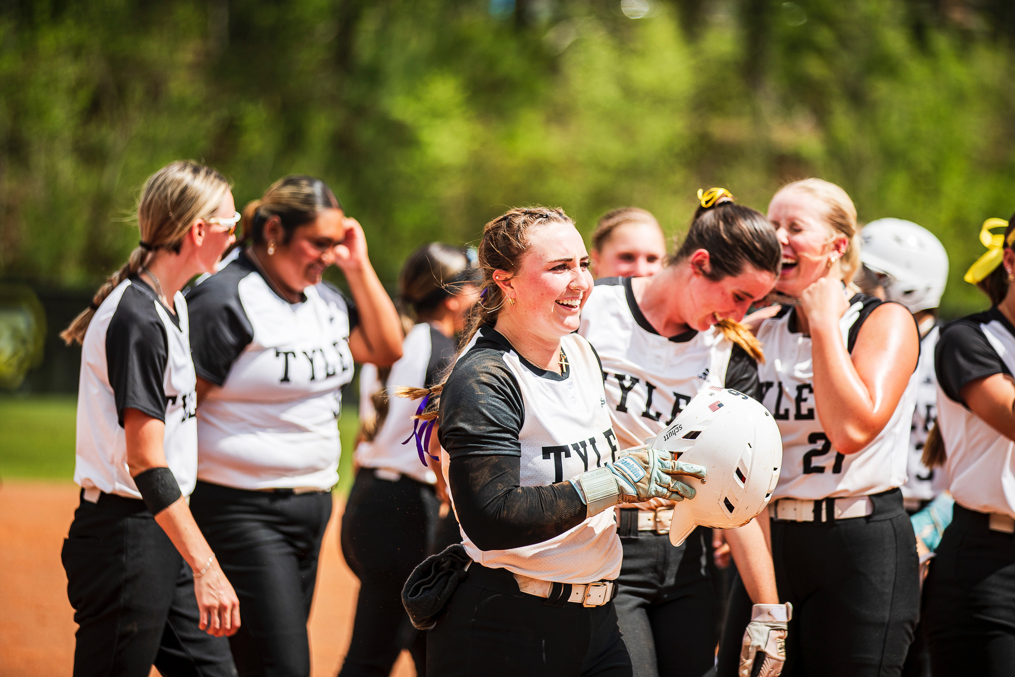 Softball Splits Doubleheader with TVCC