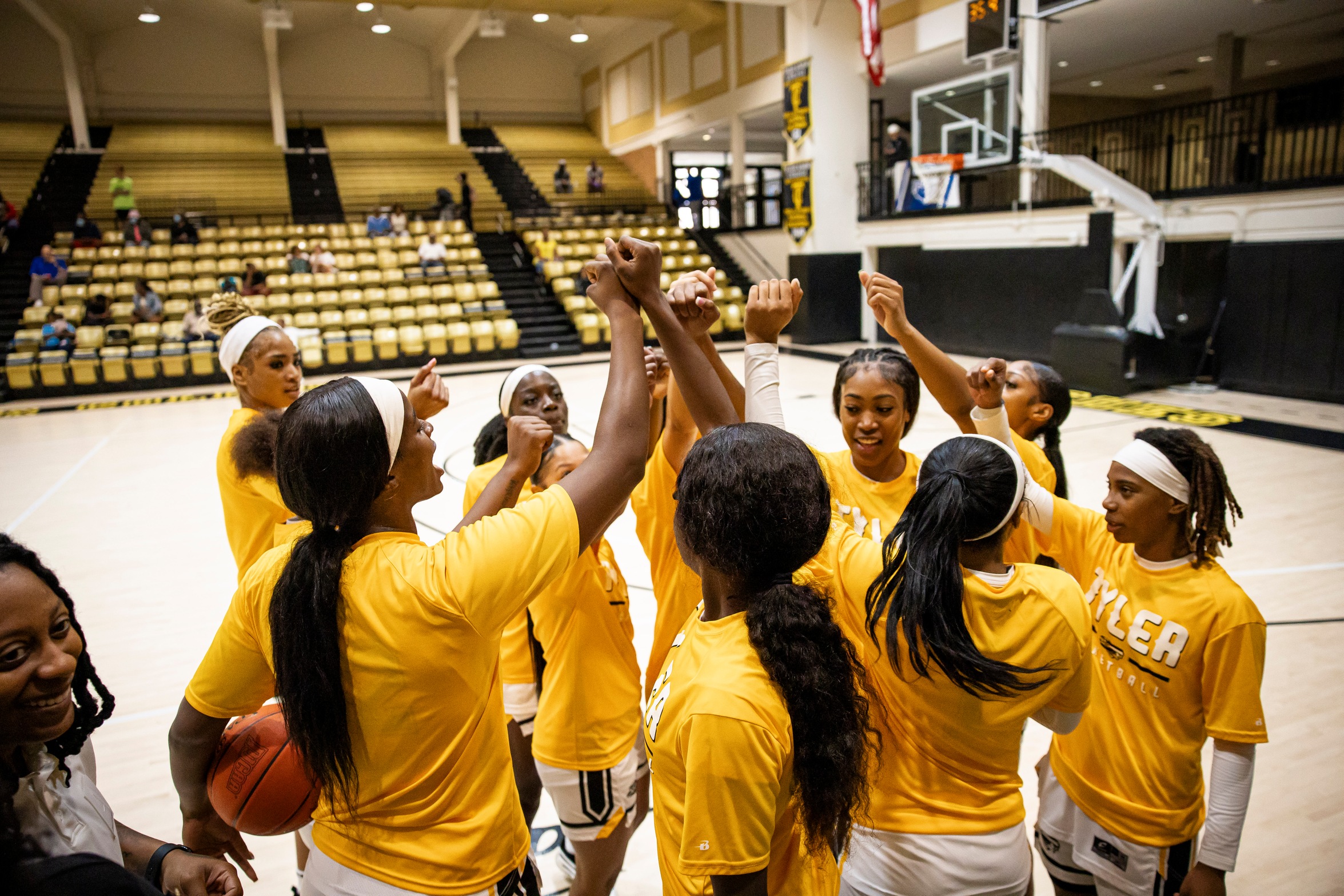 Apaches Outlast Temple in Double OT
