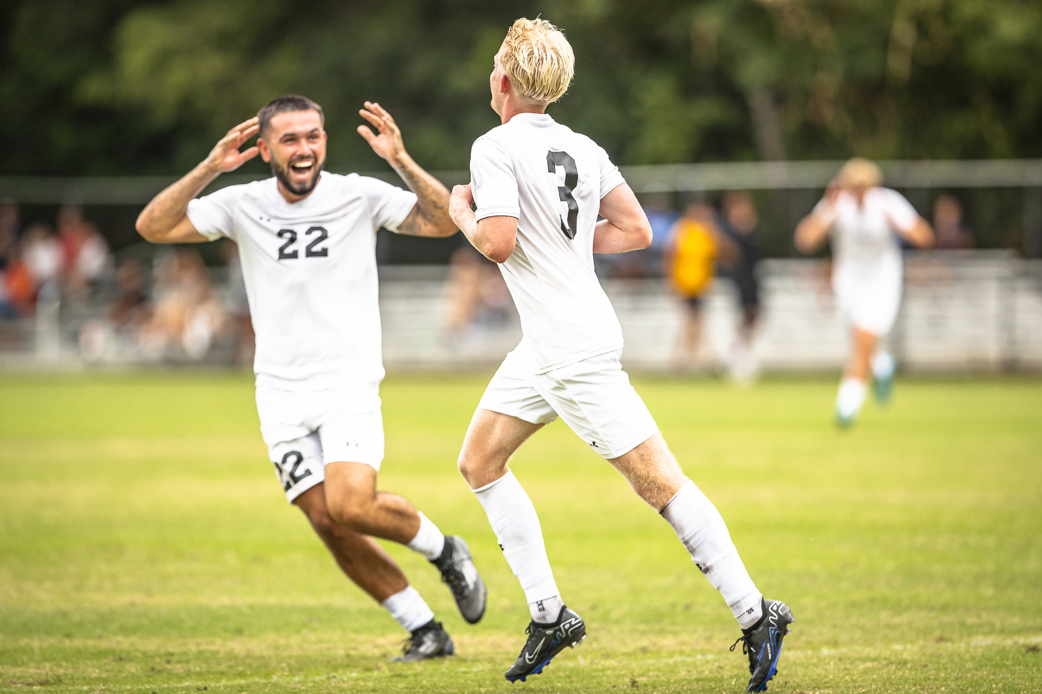 #9 Men hold on for victory at Blinn
