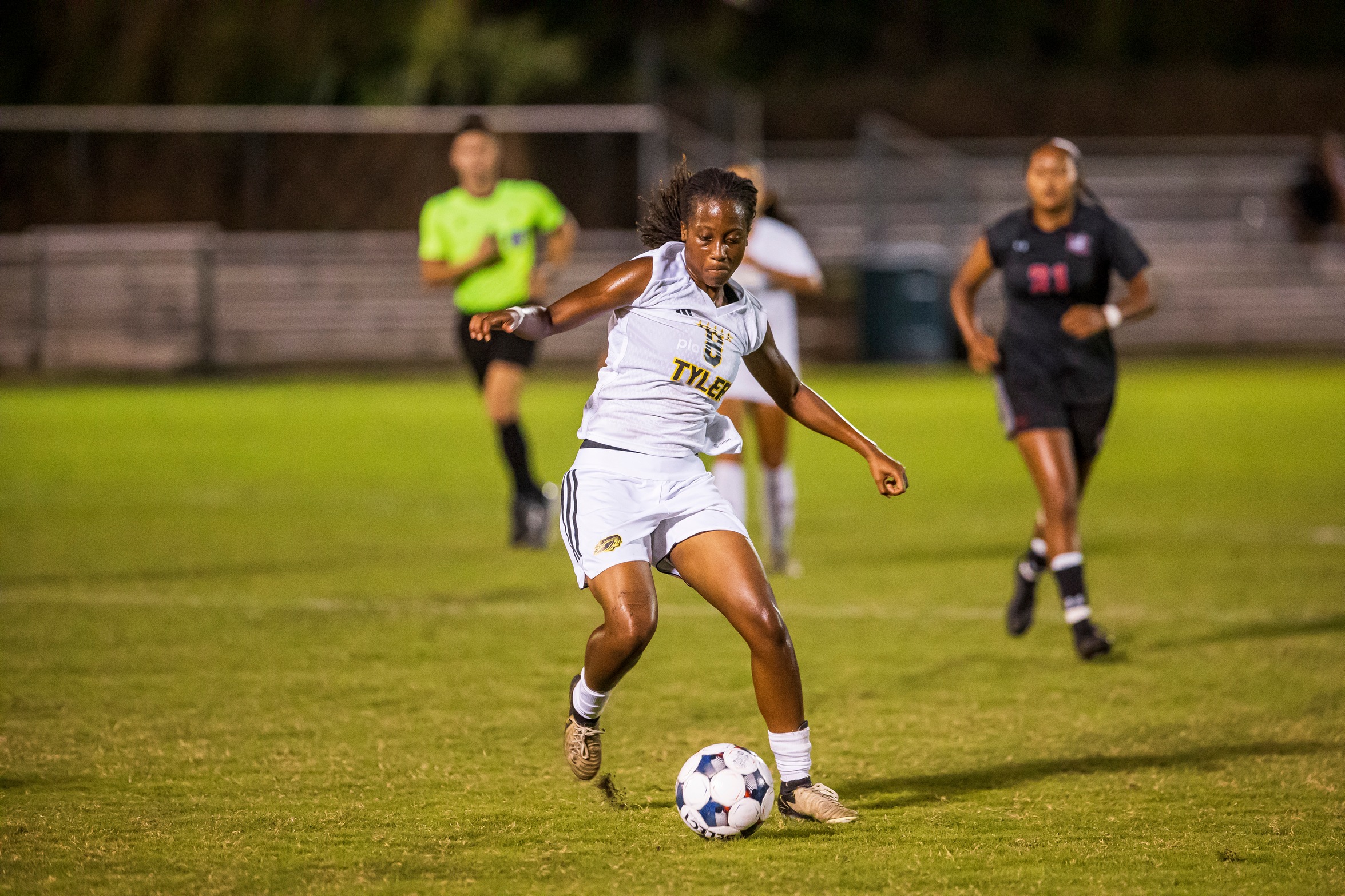 Women's Soccer Rolls in Jacksonville